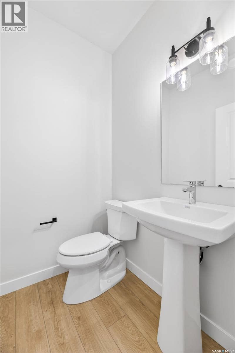 4 830 Brighton BOULEVARD — photo 4 of 28