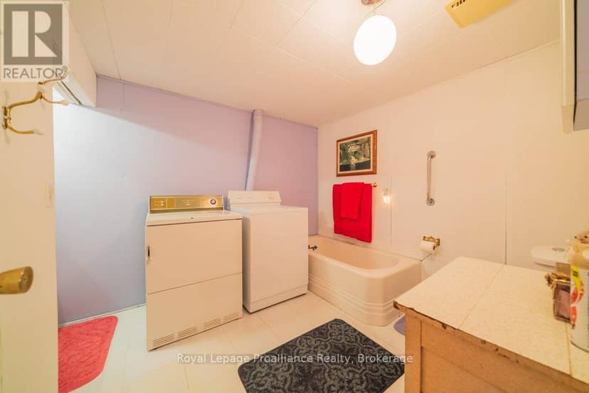 103 North Mazinaw Road — photo 17 of 40