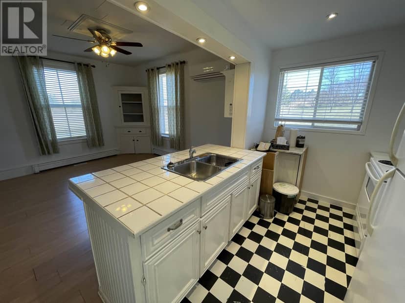 41044 RTE 2 WESTERN Road — photo 5 of 40