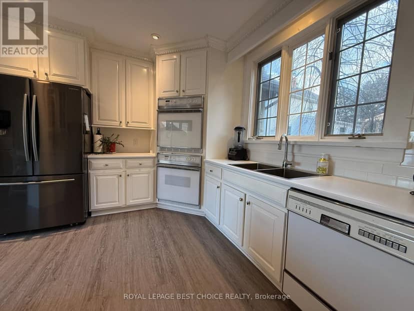 646 Lakeshore Road S — photo 13 of 40