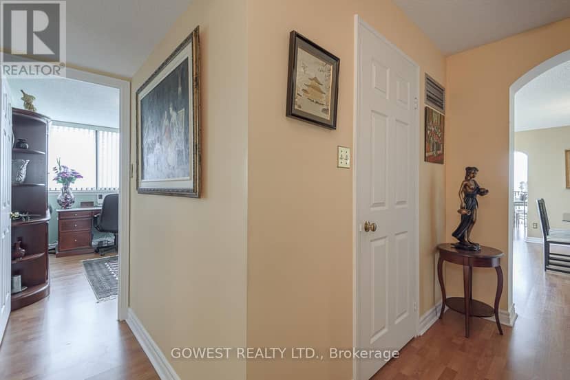 1103 - 1240 Marlborough Court — photo 17 of 31