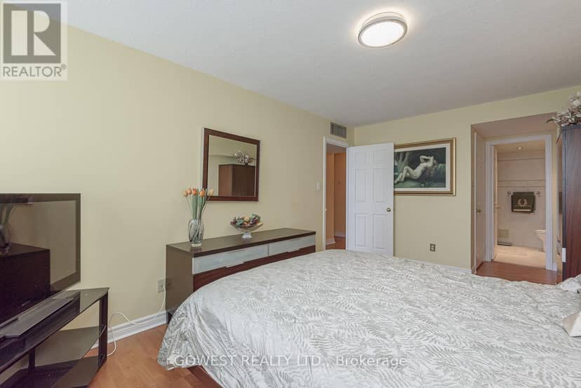 1103 - 1240 Marlborough Court — photo 20 of 31