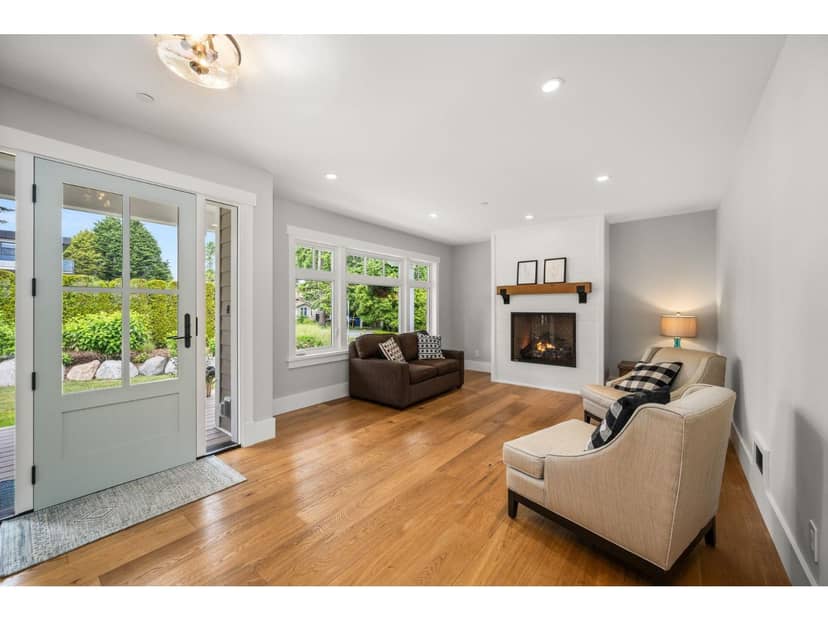 15682 THRIFT AVENUE, White Rock, photo 3