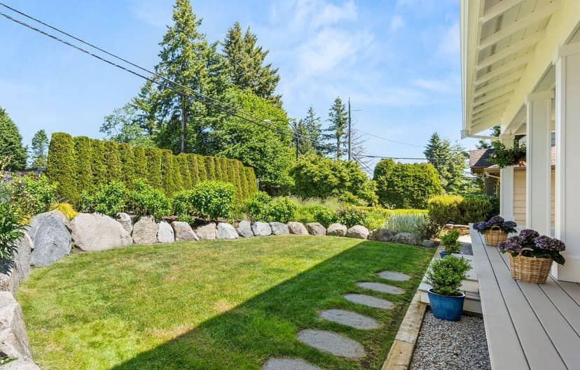 15682 THRIFT AVENUE, White Rock, photo 2