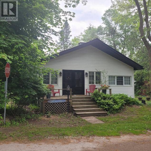 19 Hastings Avenue — photo 1 of 32