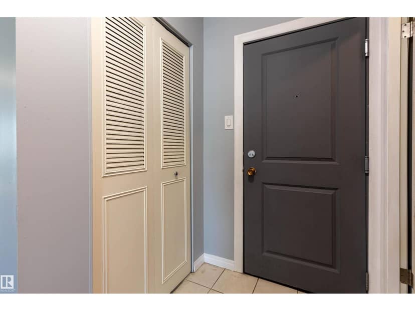 #202 10740 105 ST NW, Edmonton, photo 3