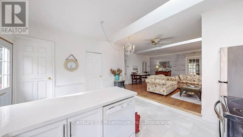 19 Hastings Avenue — photo 10 of 32