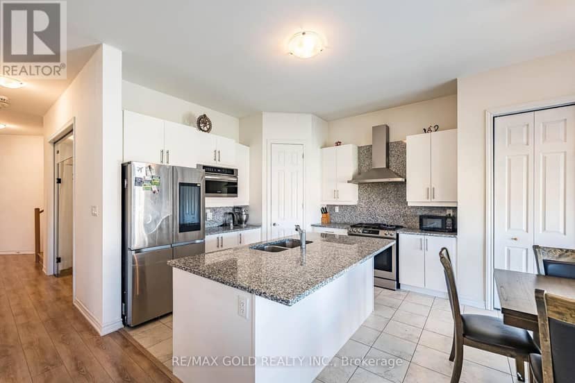 781 Gilmour Crescent — photo 17 of 40