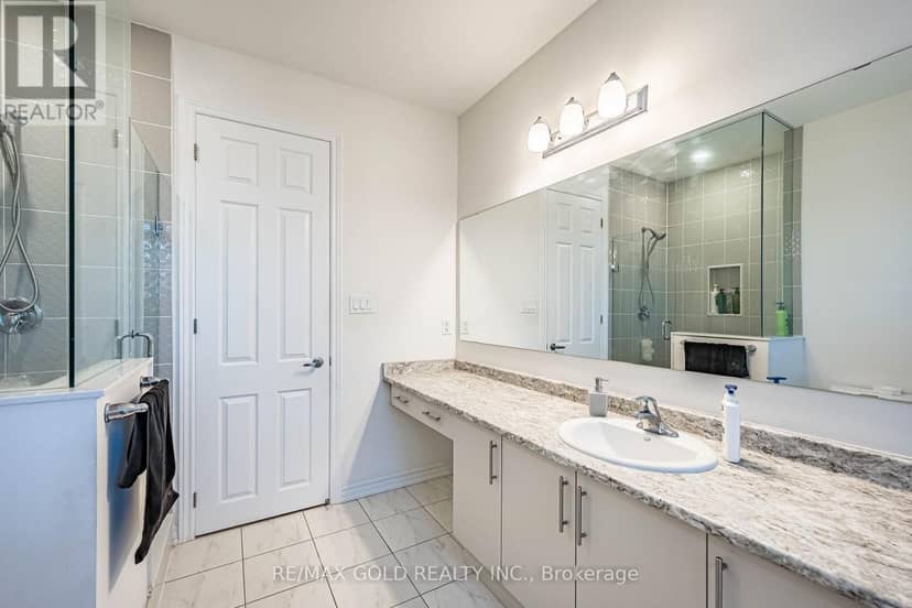 781 Gilmour Crescent — photo 29 of 40
