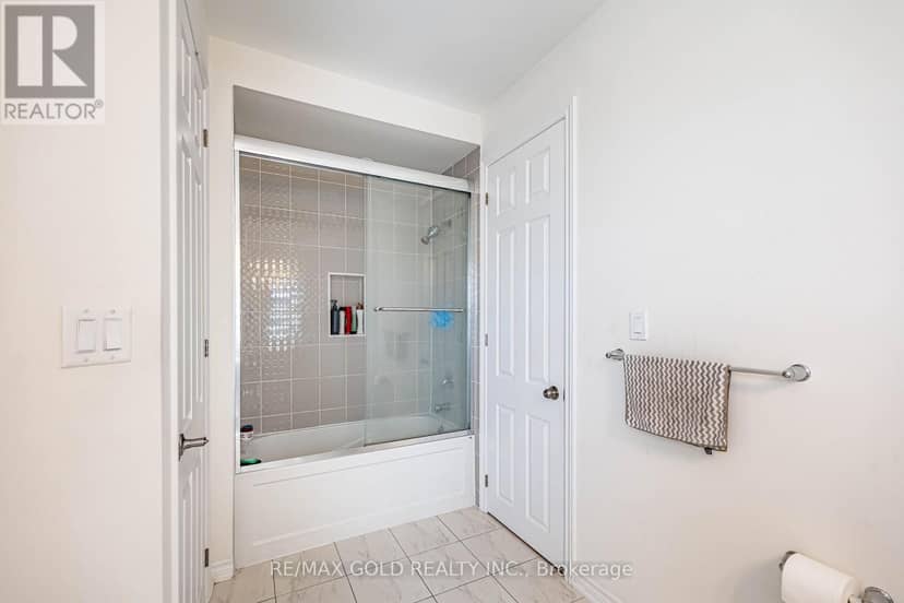 781 Gilmour Crescent — photo 37 of 40
