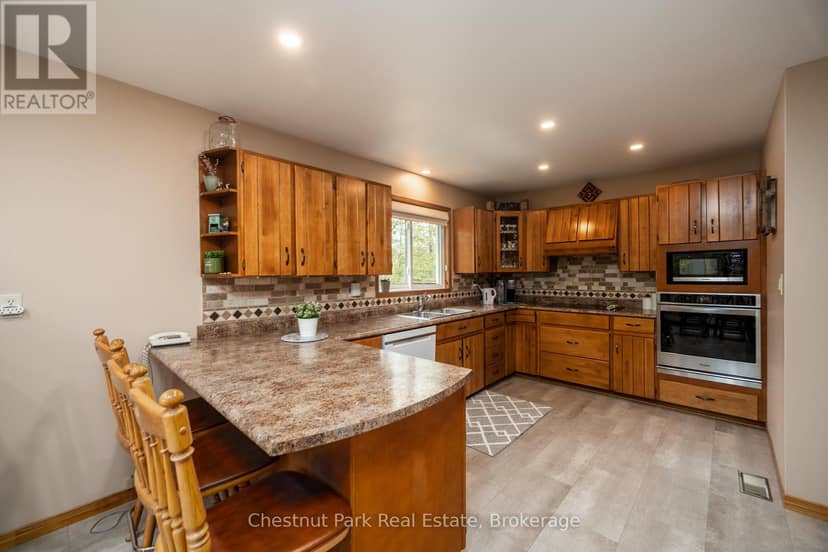 64 Maple Golf Crescent — photo 17 of 40