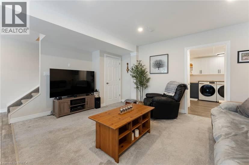 182 GOVERNORS Road E — photo 26 of 40