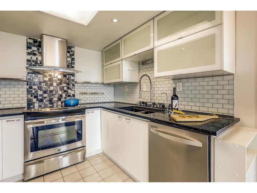 808 10082 148 STREET, Surrey, photo 4