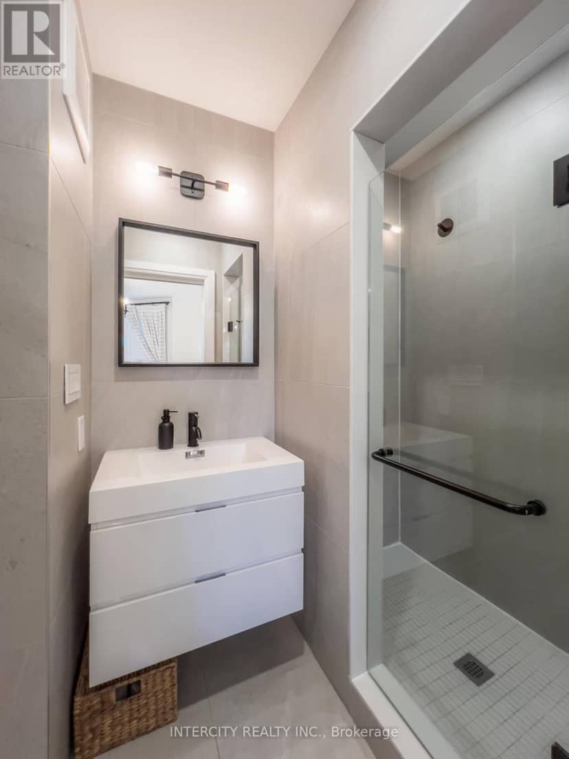 92 Dagmar Avenue — photo 16 of 21