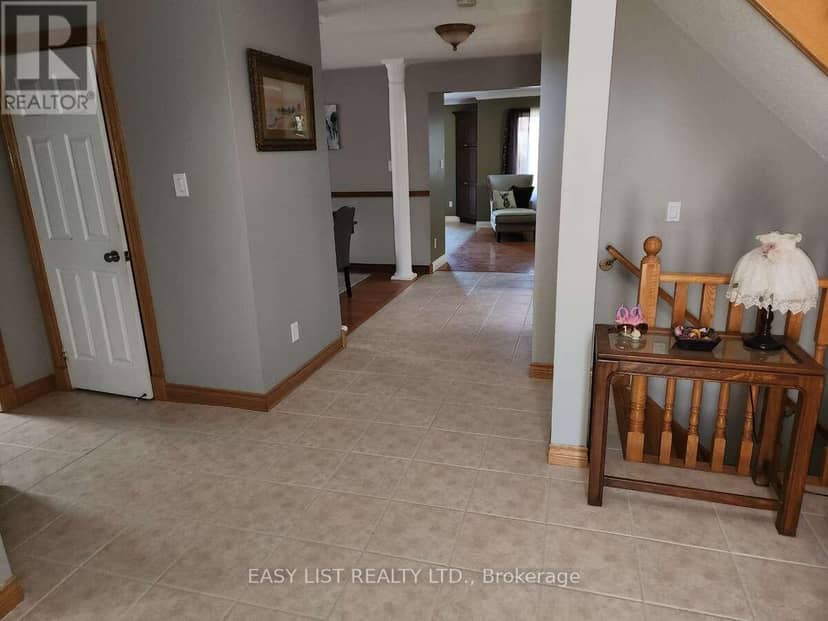 222 Sprucewood Crescent — photo 3 of 35