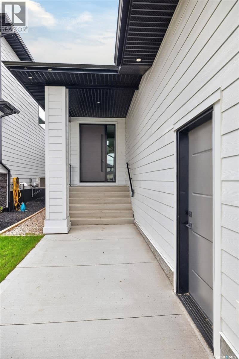 428 Woolf BEND — photo 3 of 40