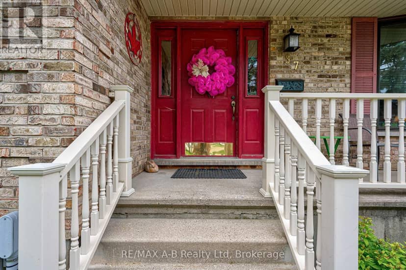 137 Mitchell Court — photo 5 of 40