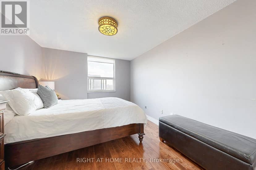 907 - 151 Larose Avenue E — photo 19 of 20