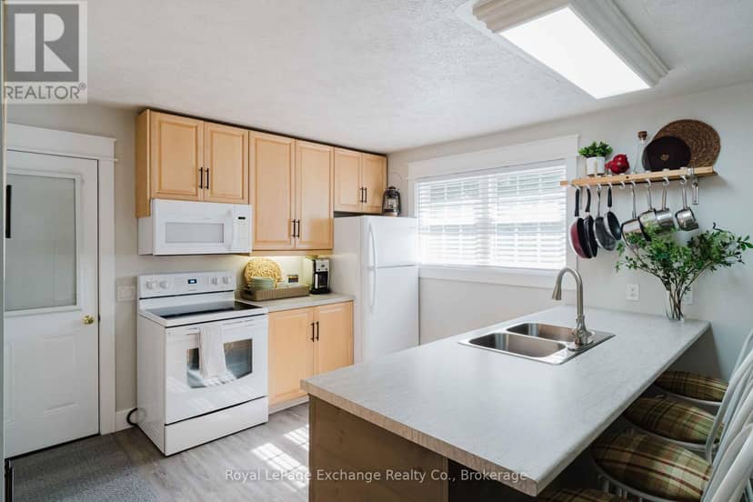 719 York Avenue N — photo 28 of 40