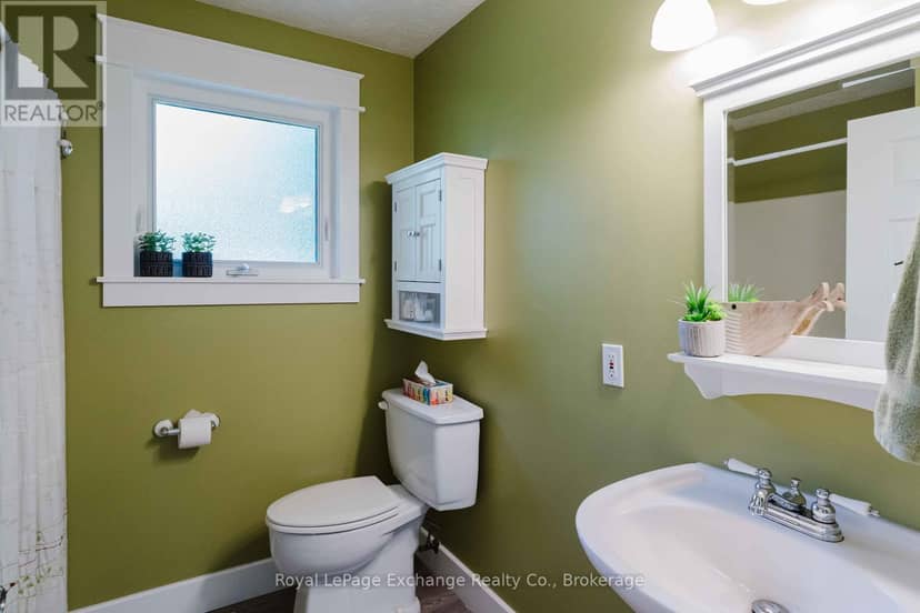 719 York Avenue N — photo 33 of 40