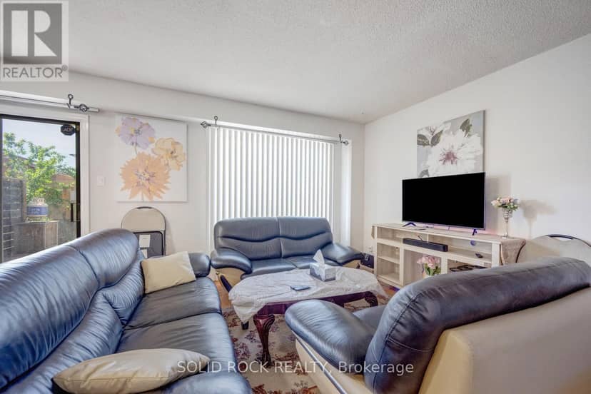 60 Martindale Crescent — photo 10 of 40