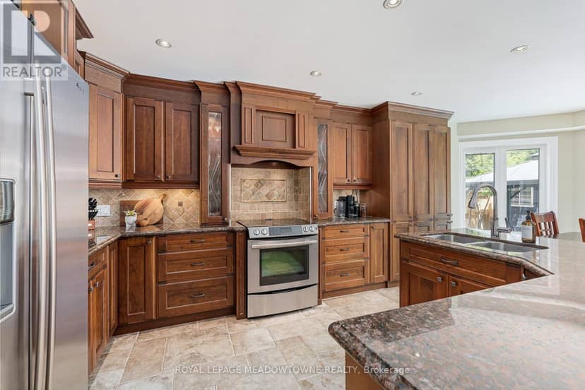 63 Craig Crescent — photo 10 of 40