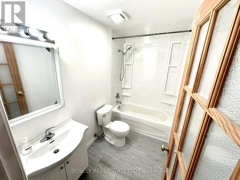 2963 Dundas Street W — photo 17 of 33