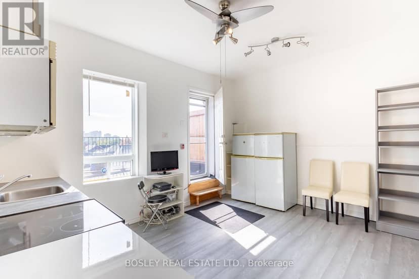 2963 Dundas Street W, Toronto, photo 4