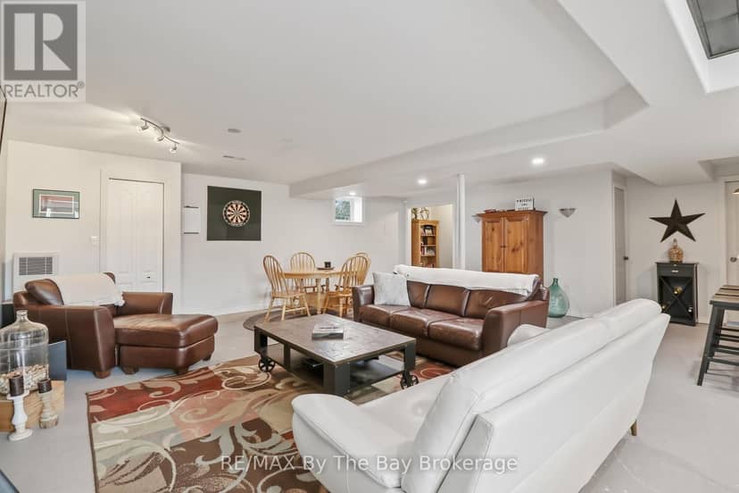 18 Maple Drive — photo 37 of 40