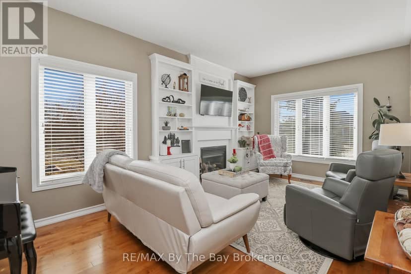 18 Maple Drive — photo 4 of 40