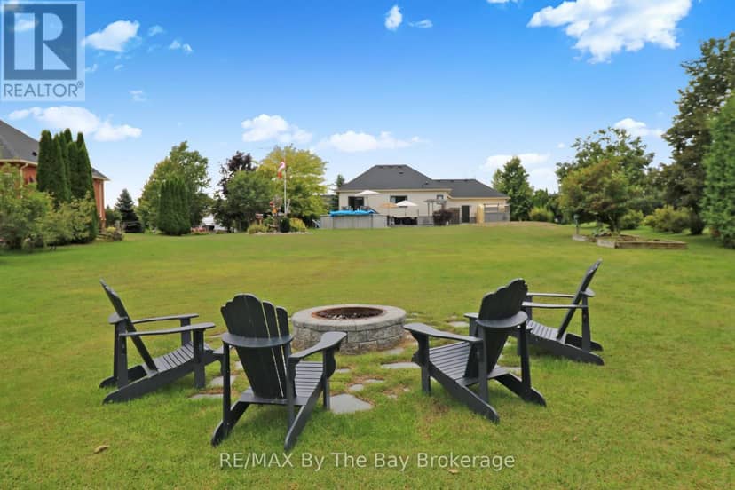 18 Maple Drive — photo 7 of 40