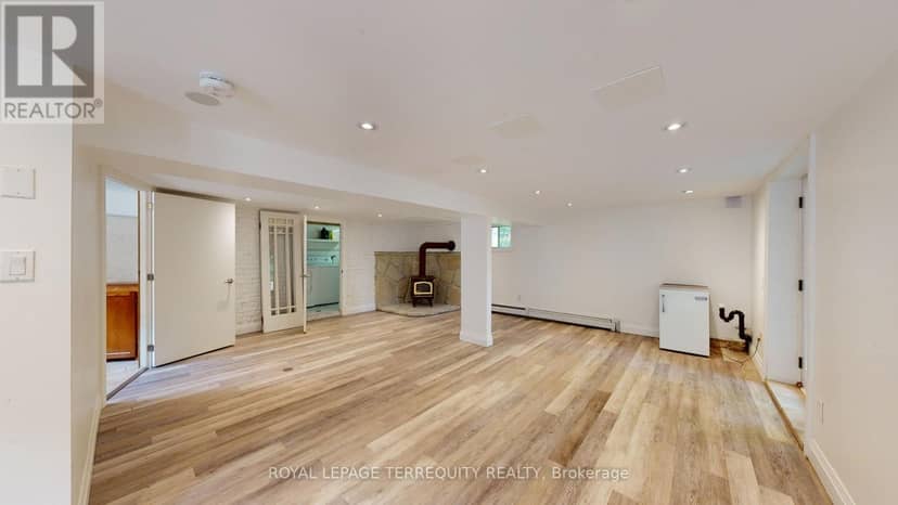 65 Burnhamthorpe Crescent — photo 38 of 40