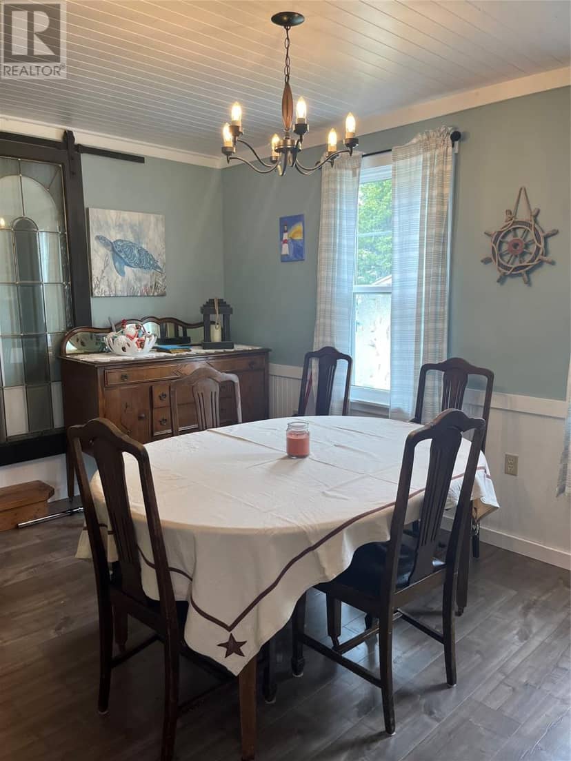 20 West Main Road — photo 15 of 33