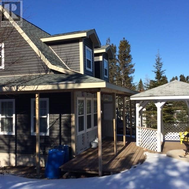 20 West Main Road — photo 3 of 33