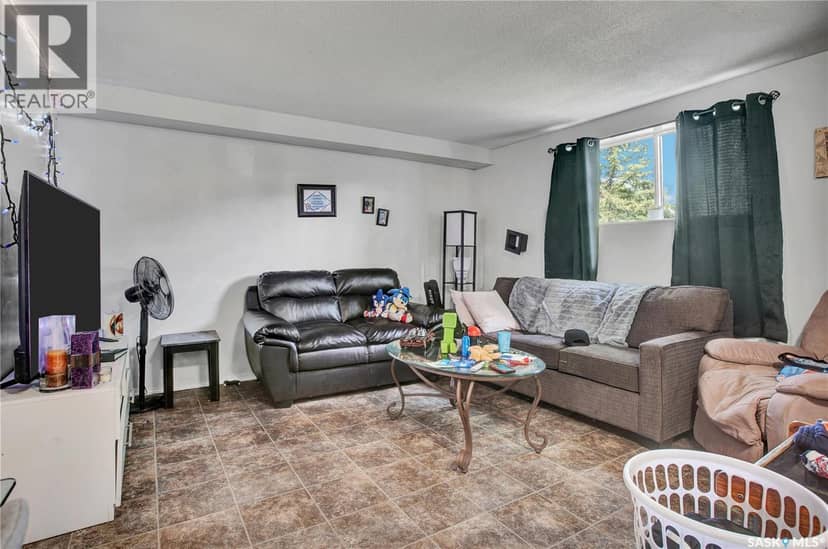 327 S Avenue S, Saskatoon, photo 2