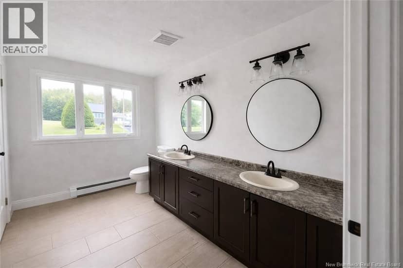 74 Ashley Crescent — photo 4 of 14