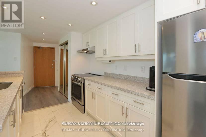 601 - 77 Harbour Square — photo 3 of 15