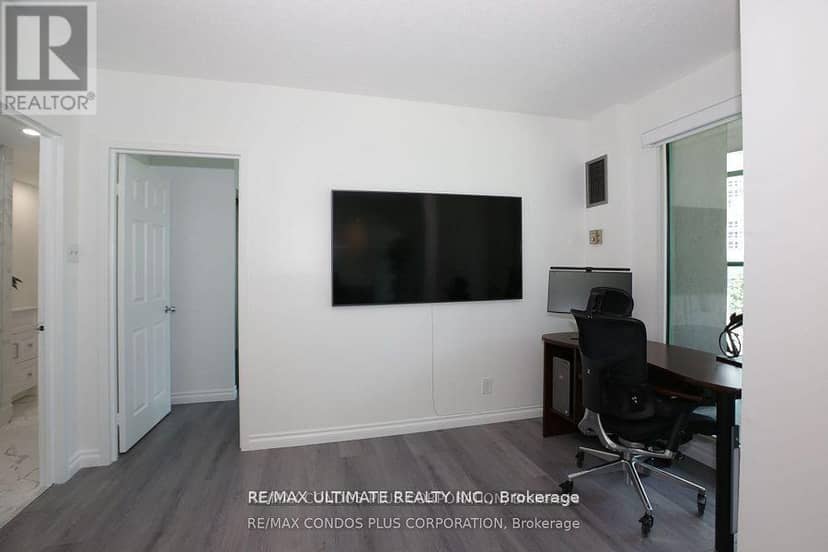 601 - 77 Harbour Square — photo 7 of 15