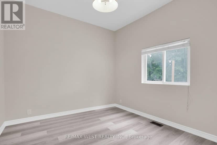 19015 Dufferin Street, King, photo 5