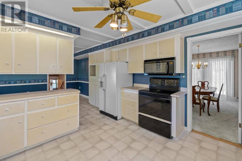 16 Montgomery Drive — photo 11 of 40