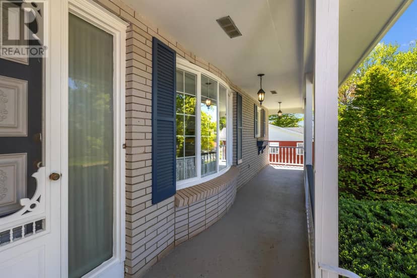 16 Montgomery Drive — photo 3 of 40