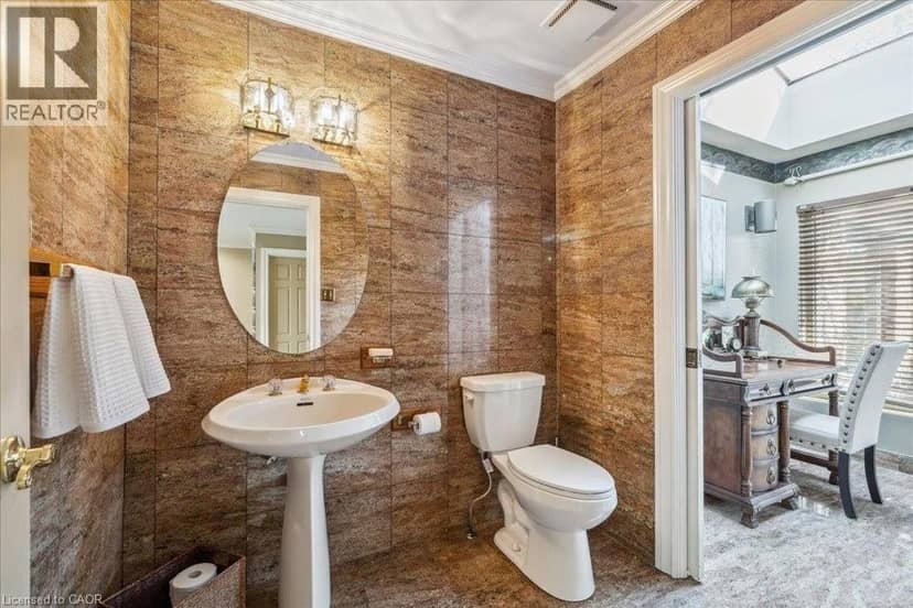 7 LAKEGATE Drive — photo 20 of 40