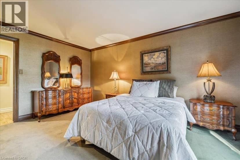 7 LAKEGATE Drive — photo 31 of 40