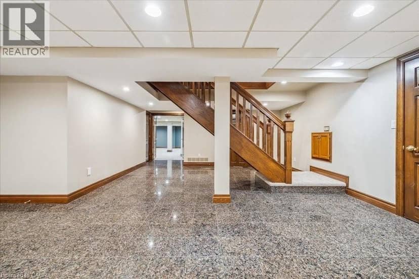 7 LAKEGATE Drive — photo 33 of 40