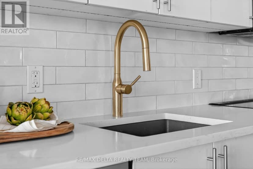 307 - 1035 Bank Street — photo 8 of 40