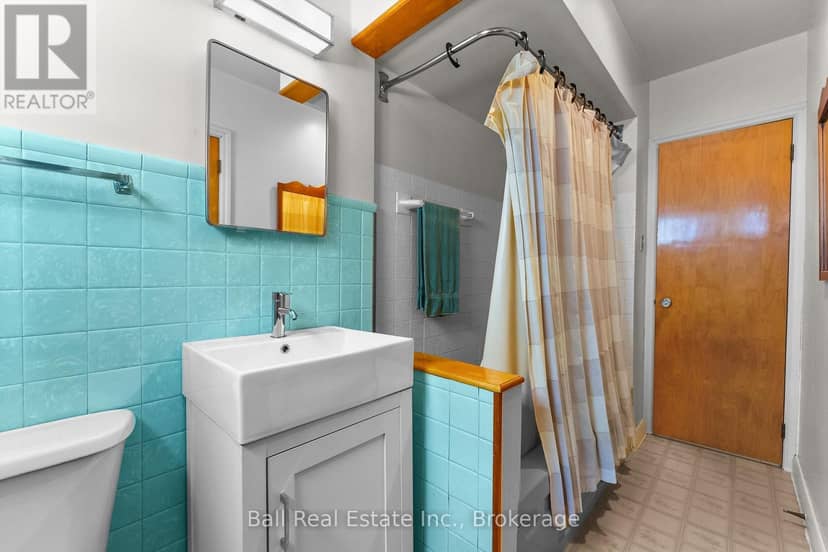 488 Hastings Street N — photo 14 of 32