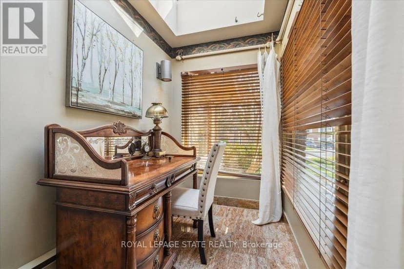 7 Lakegate Drive — photo 21 of 40