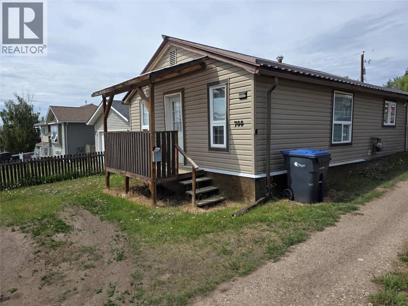 700 99 Avenue, Dawson Creek