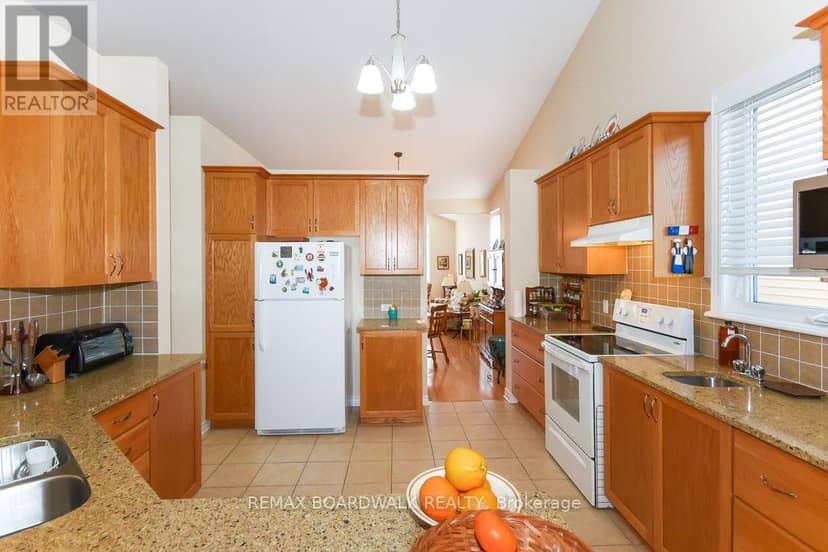 1861 Mickelberry Crescent — photo 17 of 36