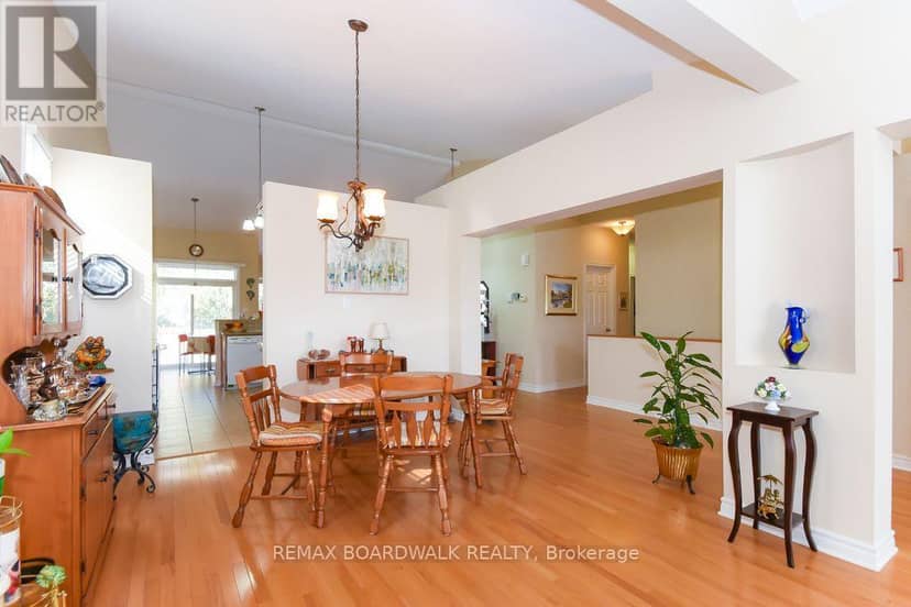 1861 Mickelberry Crescent — photo 9 of 36